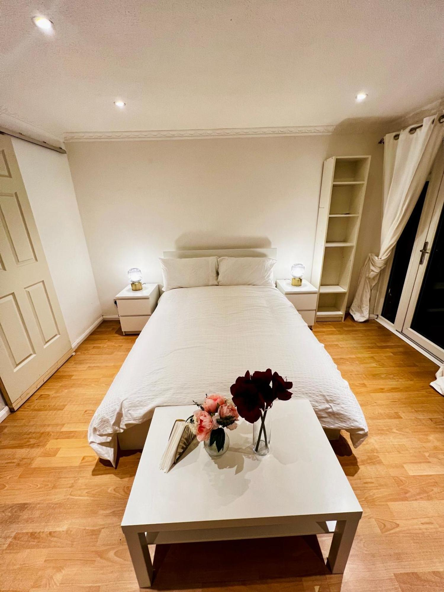 A Calm Stay Near Battersea Reach Londen Buitenkant foto